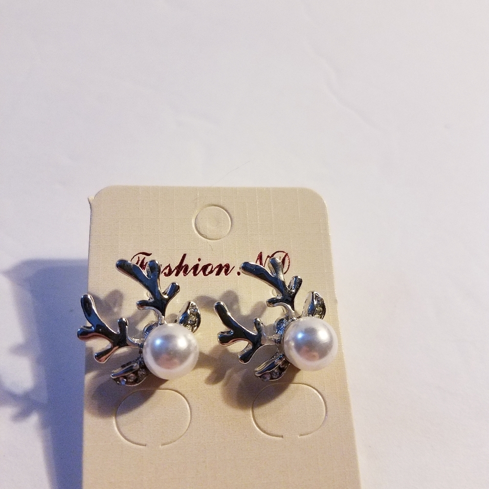 Reindeer Earrings Gold Tone with Faux Pearl - Picture 10 of 15